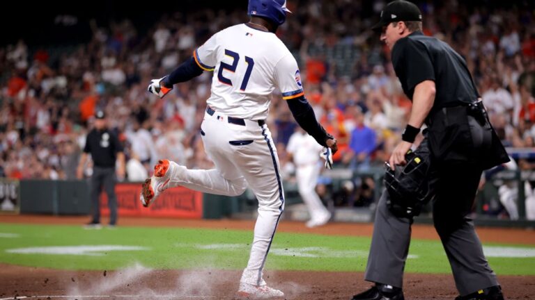 Astros' Yordan Alvarez exits vs. Rangers with left ankle sprain