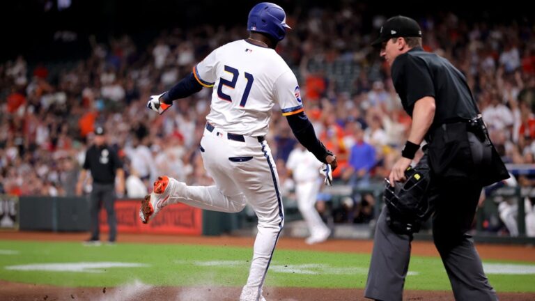 Astros slugger sprains left ankle