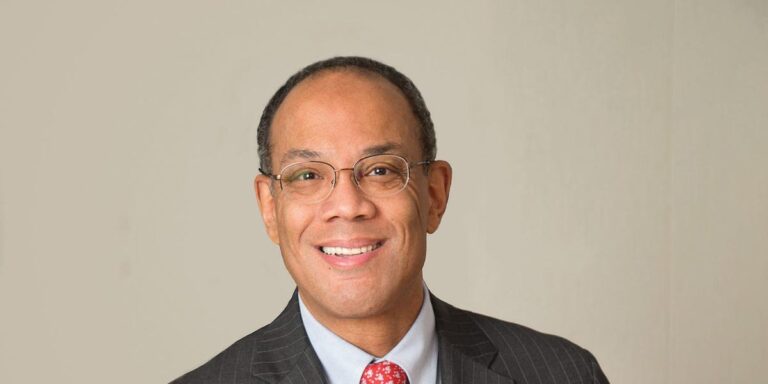 Investor John Rogers Sees Market Froth, Touts Oracle, 2 Other Stocks