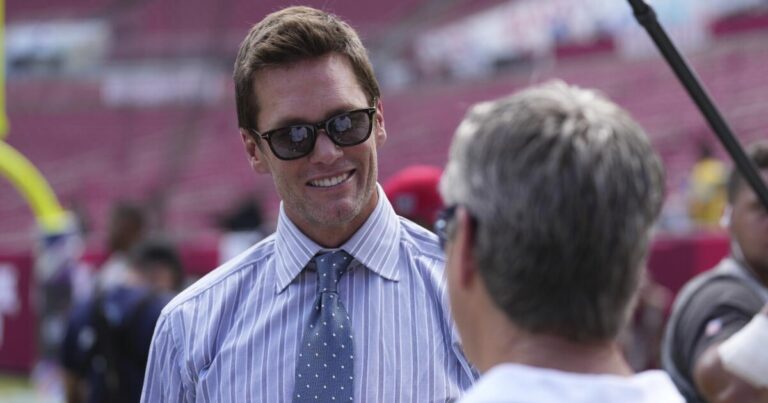 Tom Brady didn't violate rules in Raiders coaching booth, NFL says